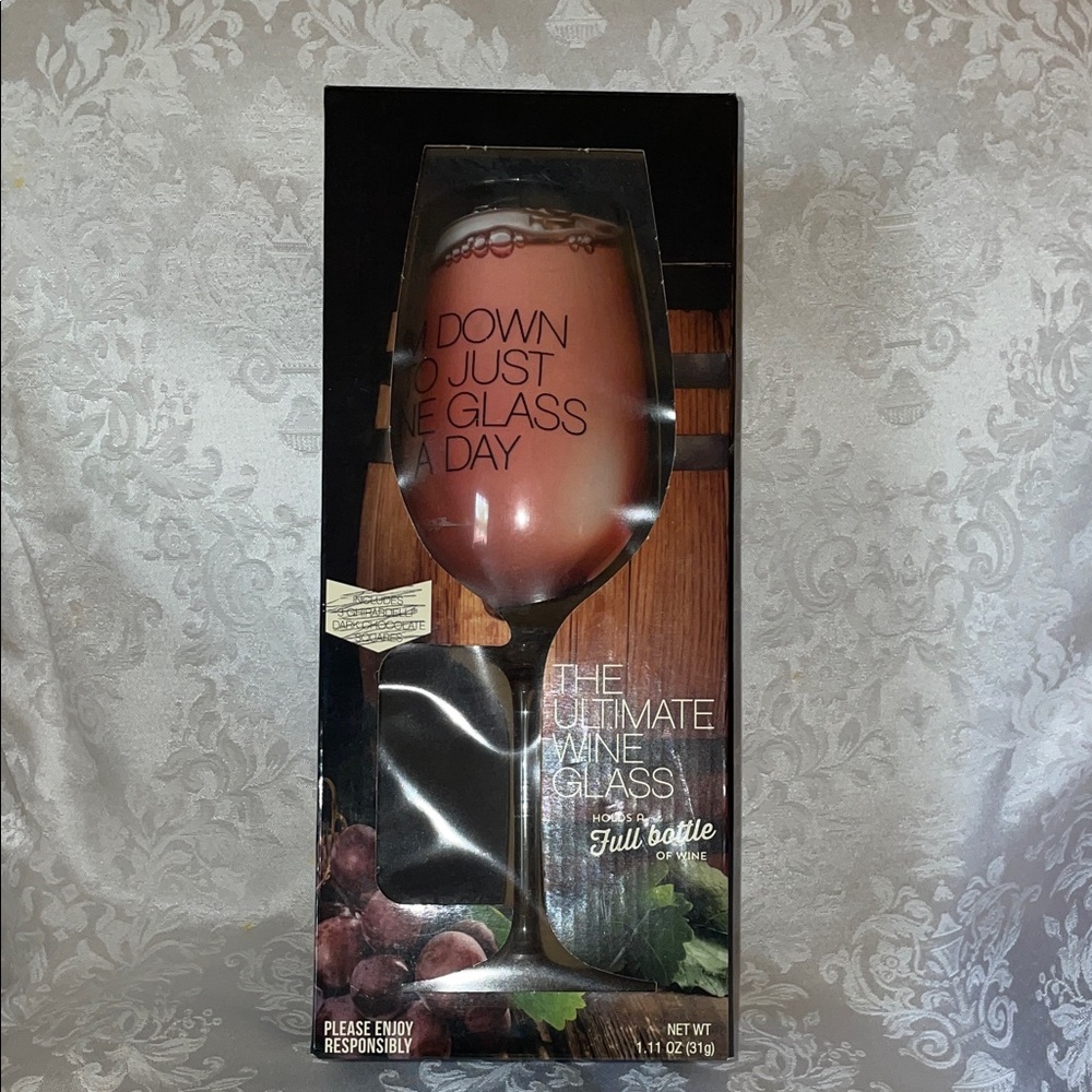 NIB THE ULTIMATE WINE GLASS.